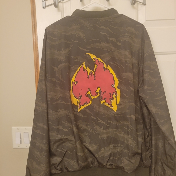 Custom lightweight Wutang Bomber Jacket. color Green Camoflouge Size large 42-44 - Picture 3 of 5